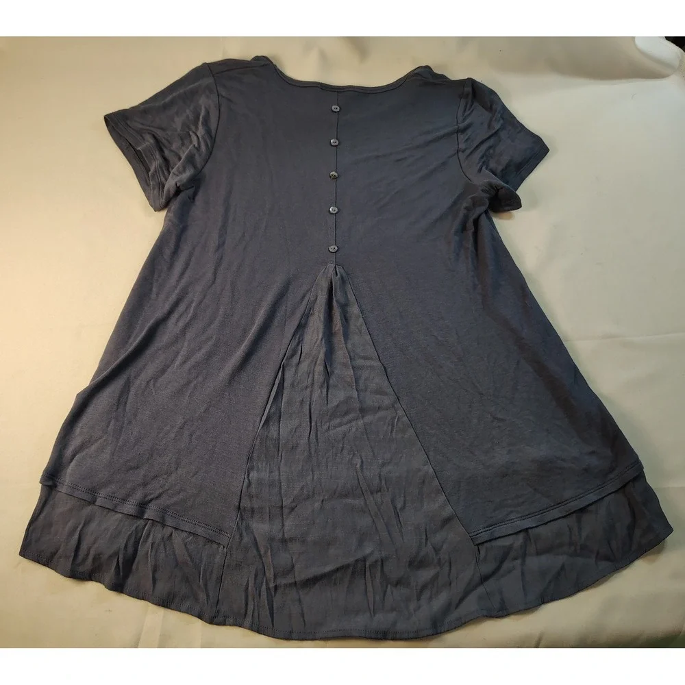 Bobeau Womens Blue Gray Short Sleeve Ruffle Hem Button Back Tunic Top Large
